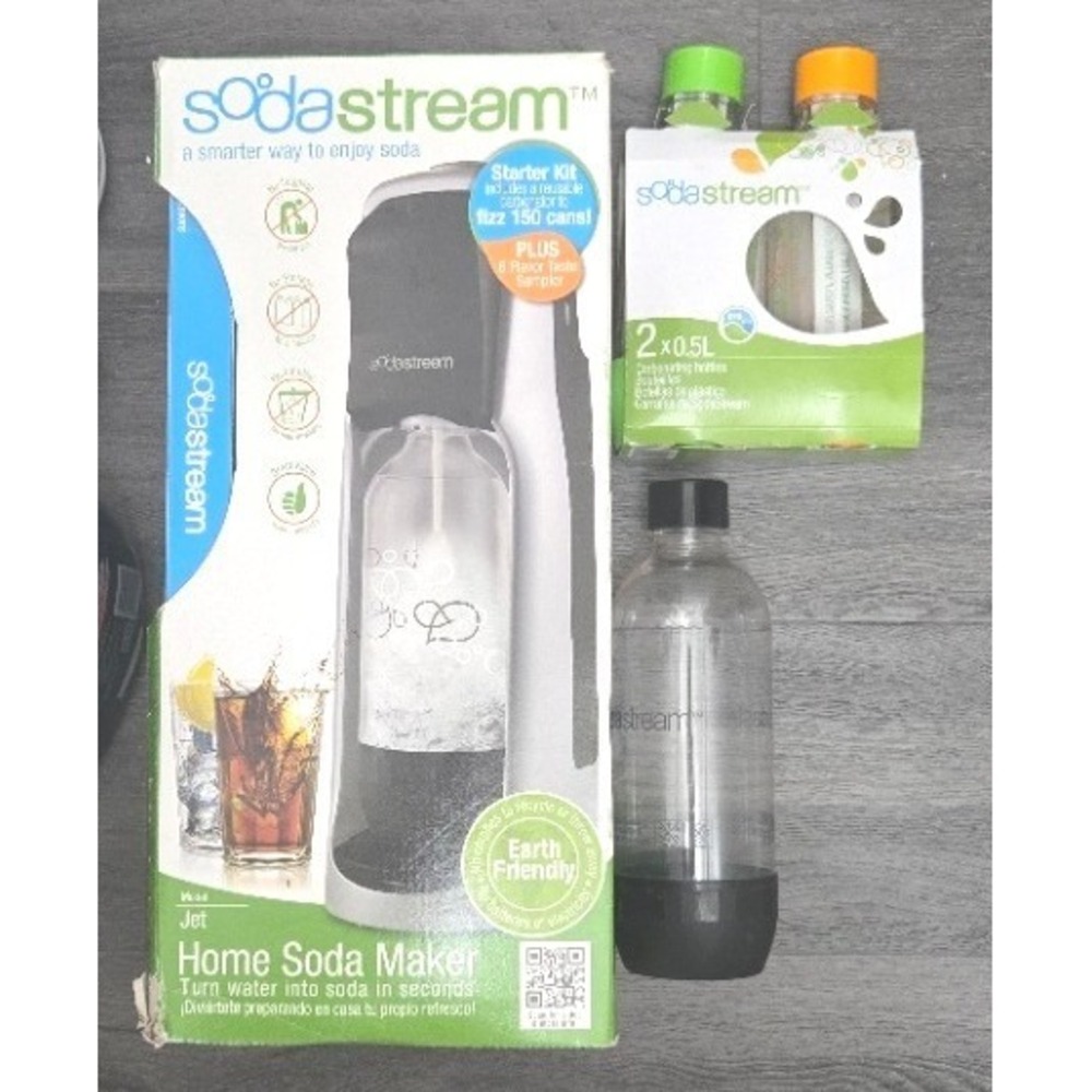SodaStream Jet Home Soda Maker Kit Silver Black CO2 4 Bottles Flavor Mix NIB